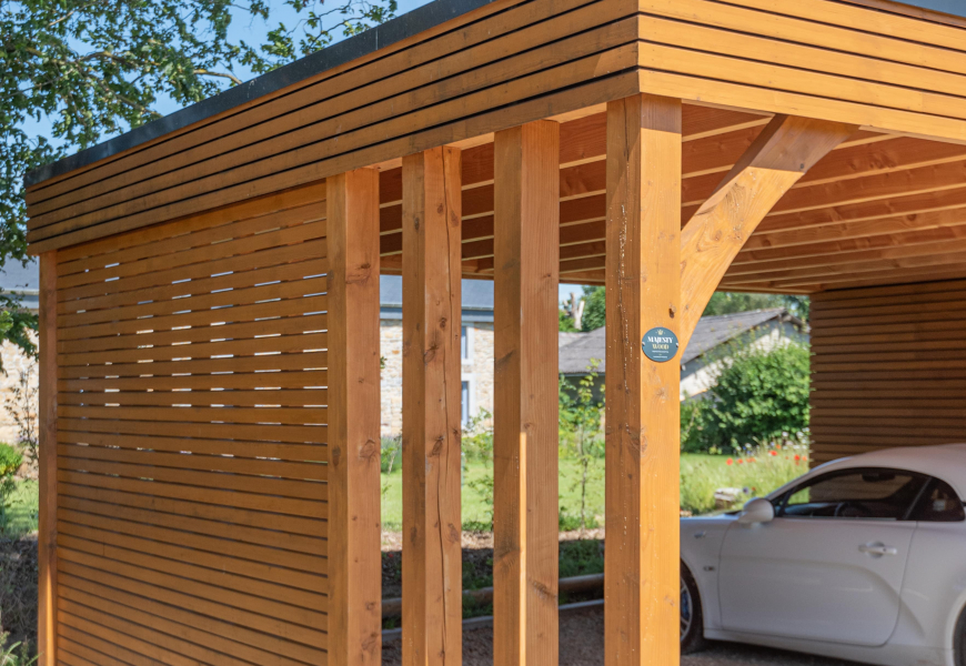 Carport à toiture plate avec abri intégré