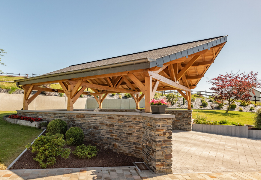 Carport 2 pans avec avancée en pointe