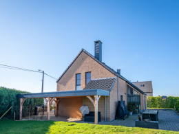 Carport à toiture plate en province de Luxembourg