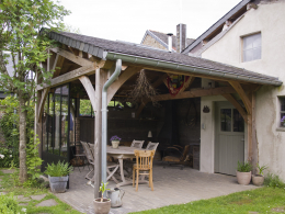 Couverture de terrasse en bois 2 pans en province du Luxembourg