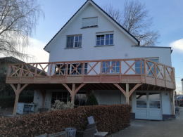 Terrasse sur pilotis en douglas