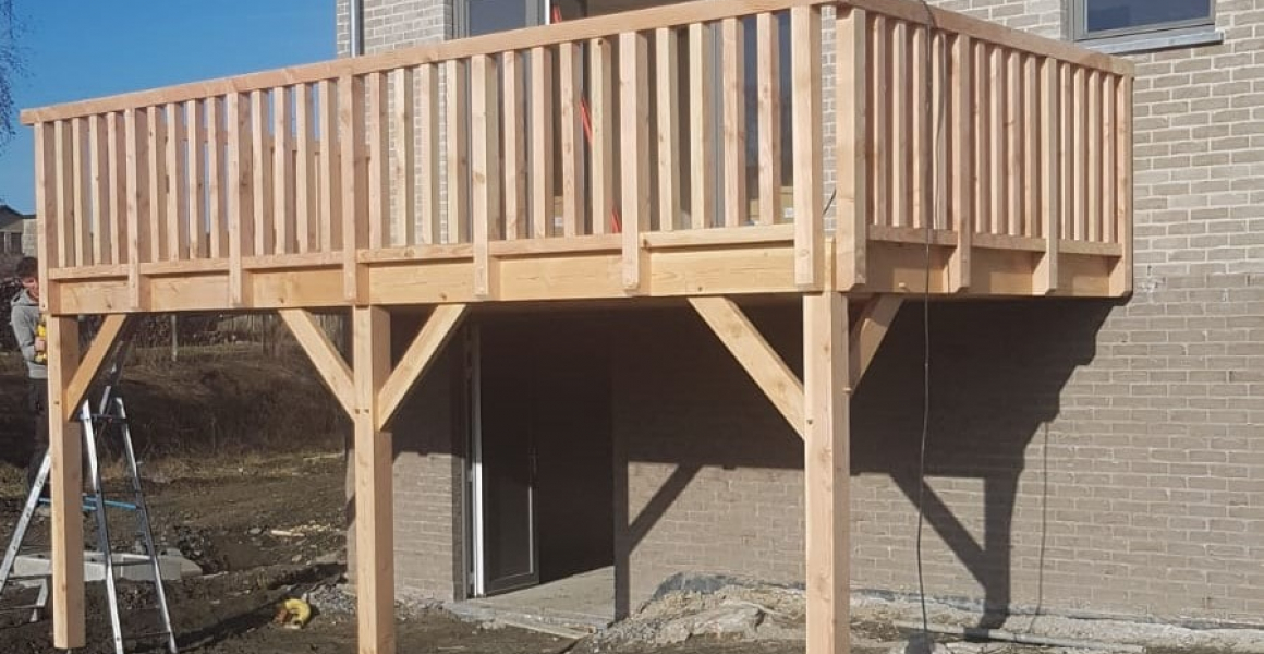 Constructions bois sur mesure - Terrasse sur pilotis en douglas