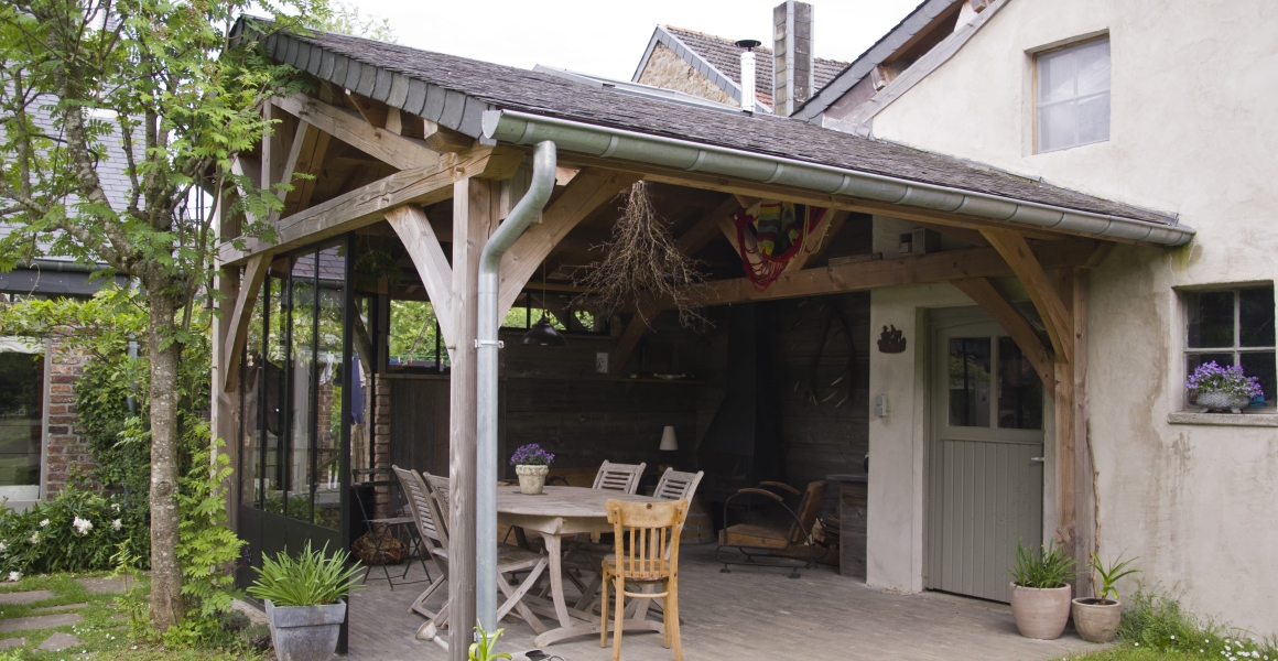Couverture de terrasse en bois 2 pans en province du Luxembourg
